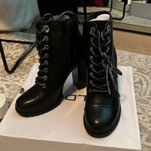 Black heeled boots